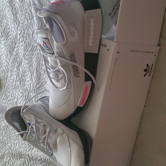 Sneakers - Picture 4 of 4